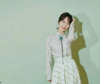 娱乐吃瓜姐杨紫